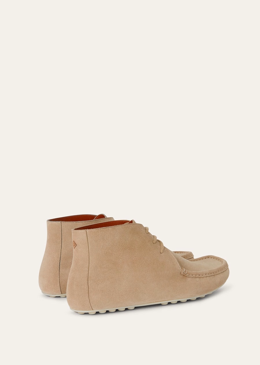 Wandelboot met stippenzool, vetersluiting, kalfsleer, splitleer, licht houtrookkleur