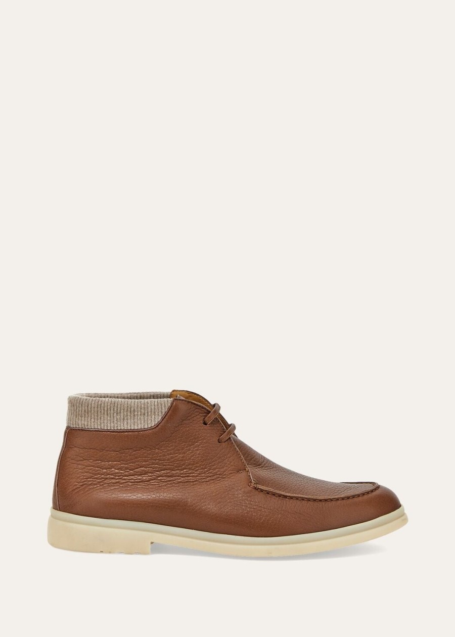 wandel- en wandelschoenen van hertenleer in kastanjebruine kleur.