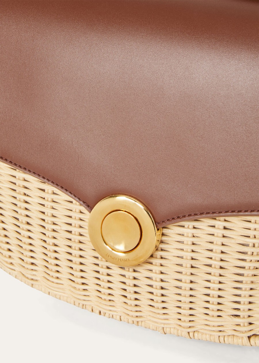 middelgrote rieten tas met ring van moutschors.
