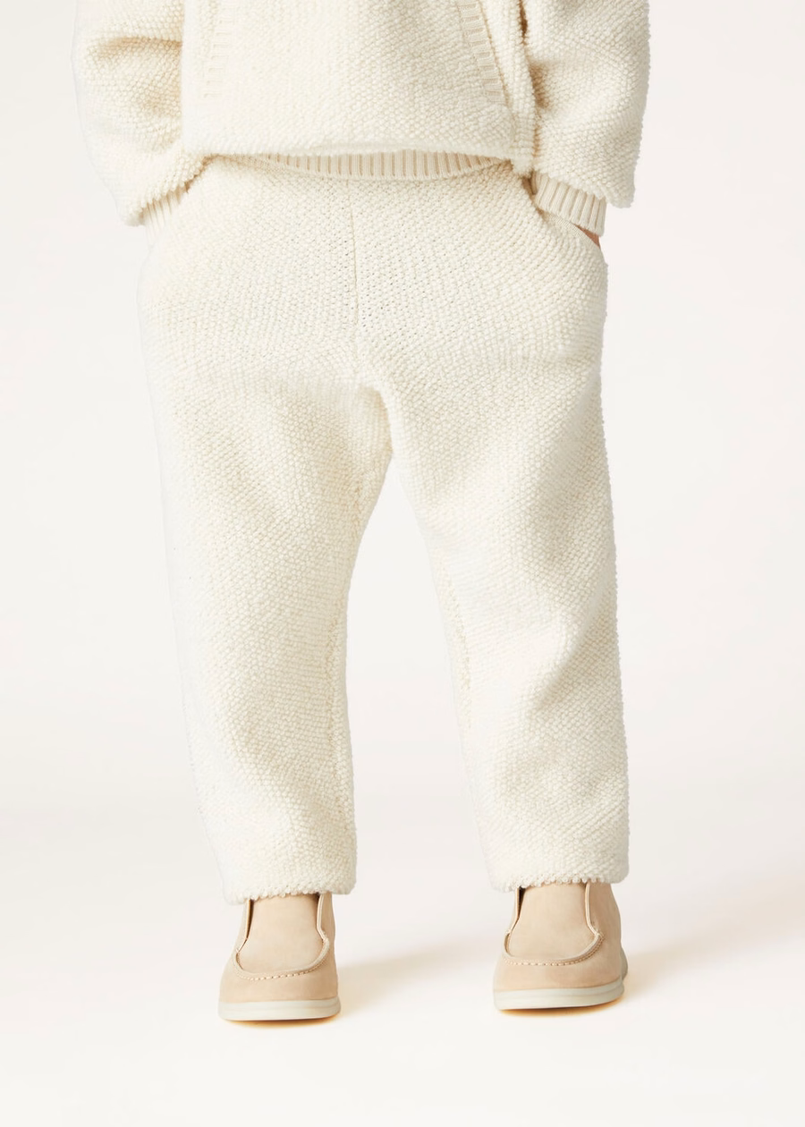 Kinderbroek van kasjmier met nougatprint en krullend effect