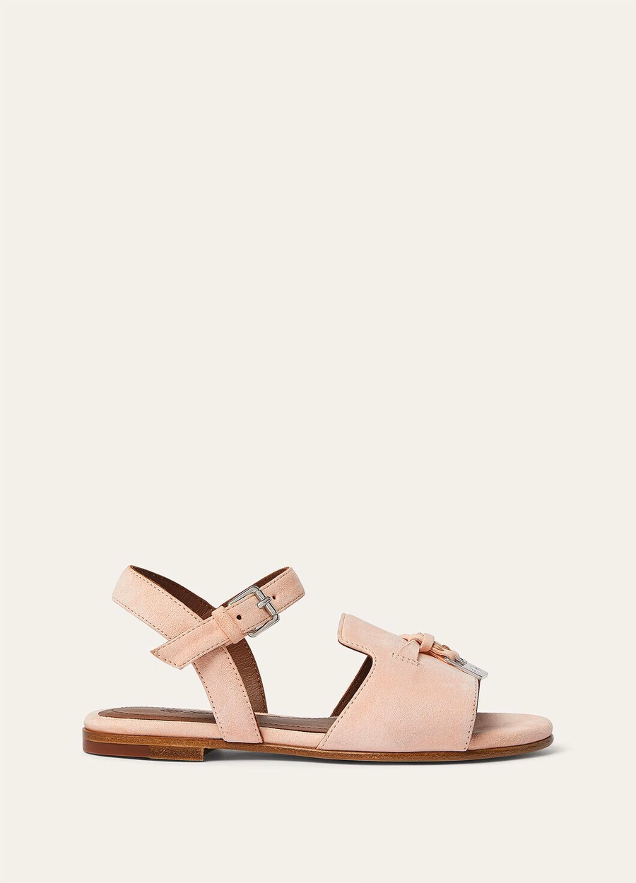 Bedeltjes voor kinderen: roze sandalen van geitenleer met schelpmotief.