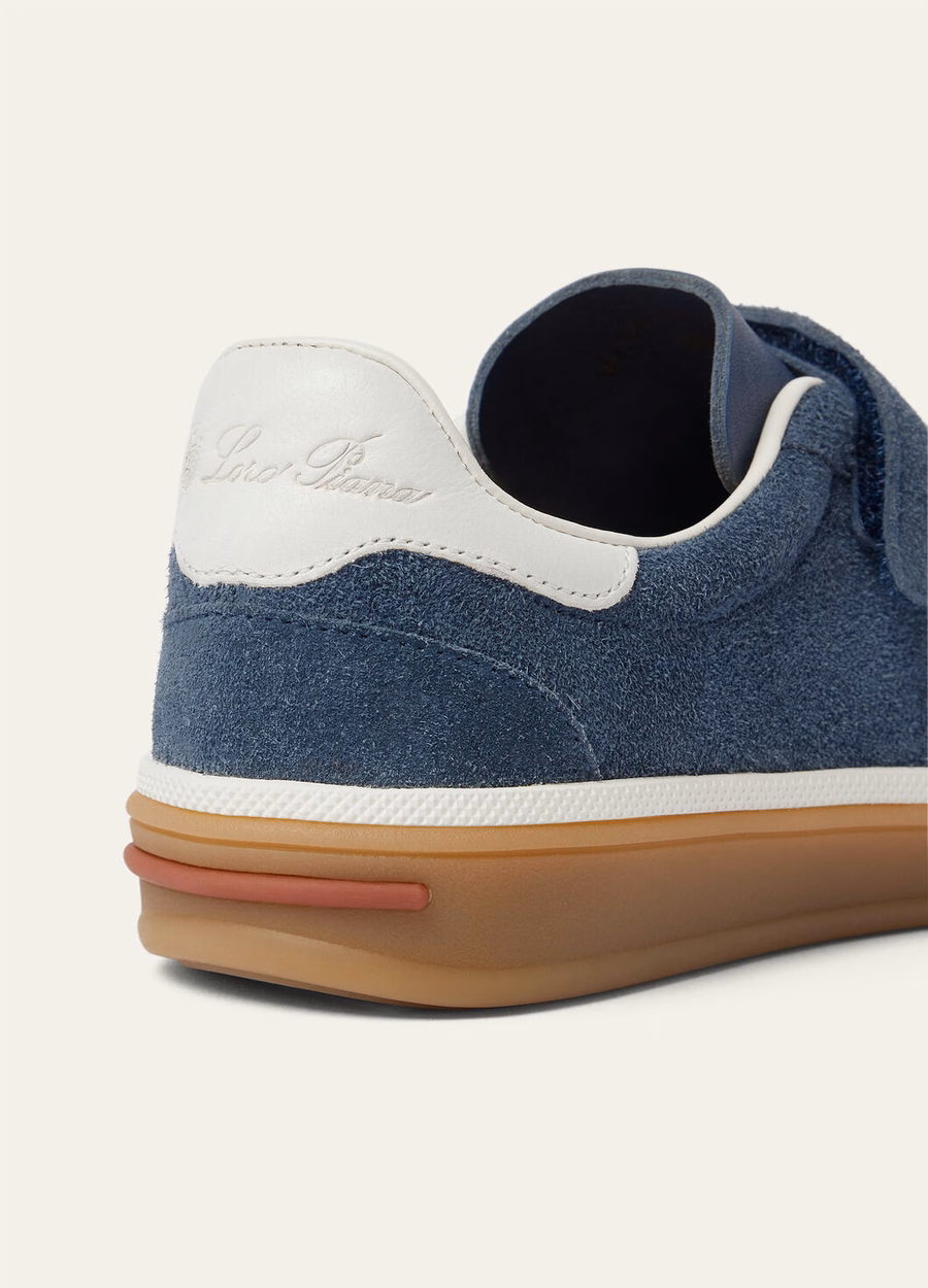 Kinderwandelschoenen van suède, met een schachthoogte van zwart.