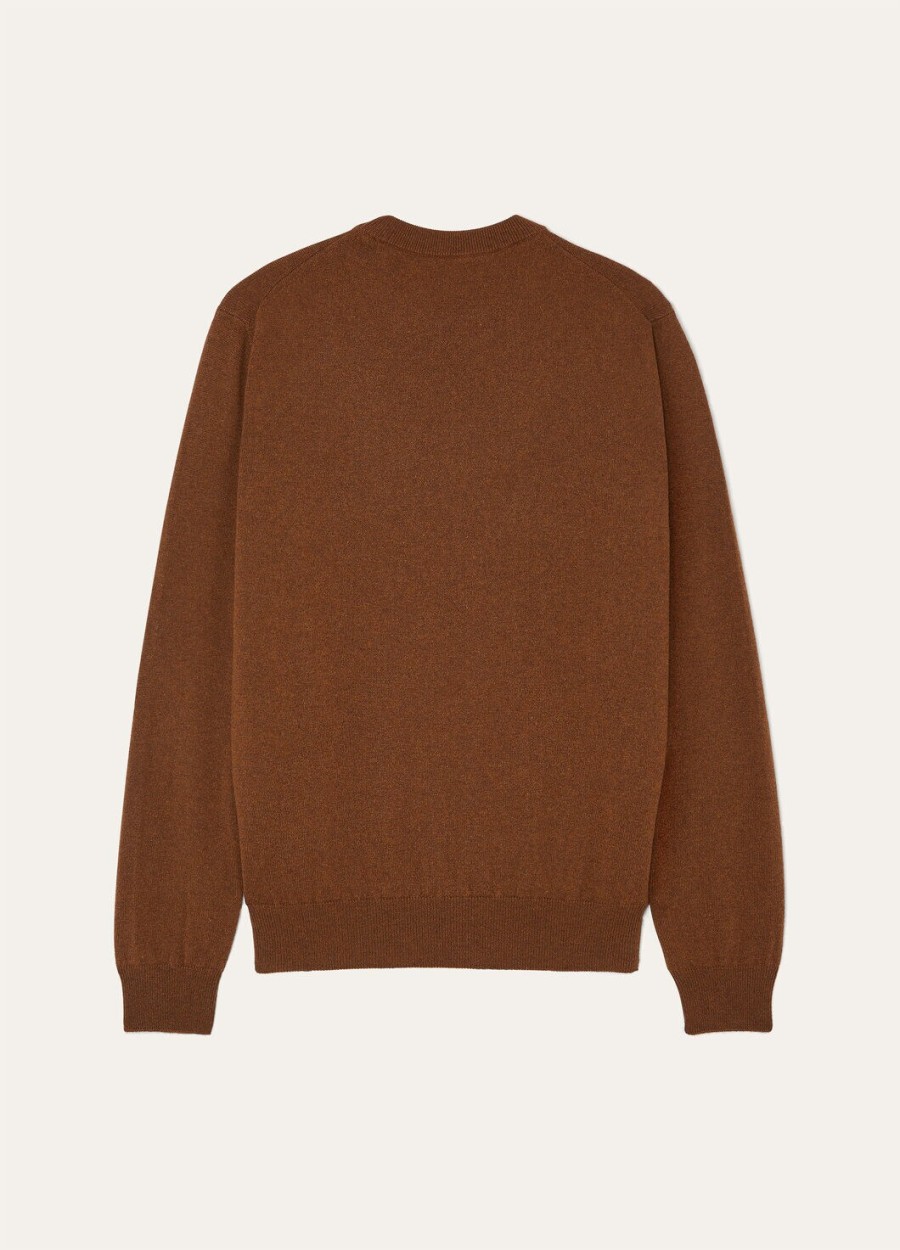 klassieke ronde hals trui van babykasjmier in een goudkleurige peperkoek-achtige tint.