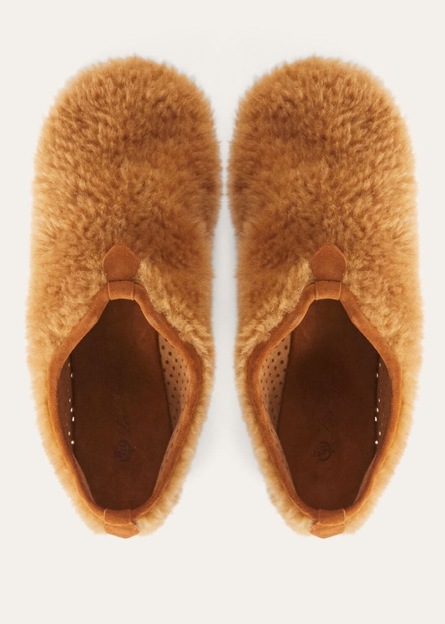luchtige platte loafers van schapenvacht met gember-gouden melange.