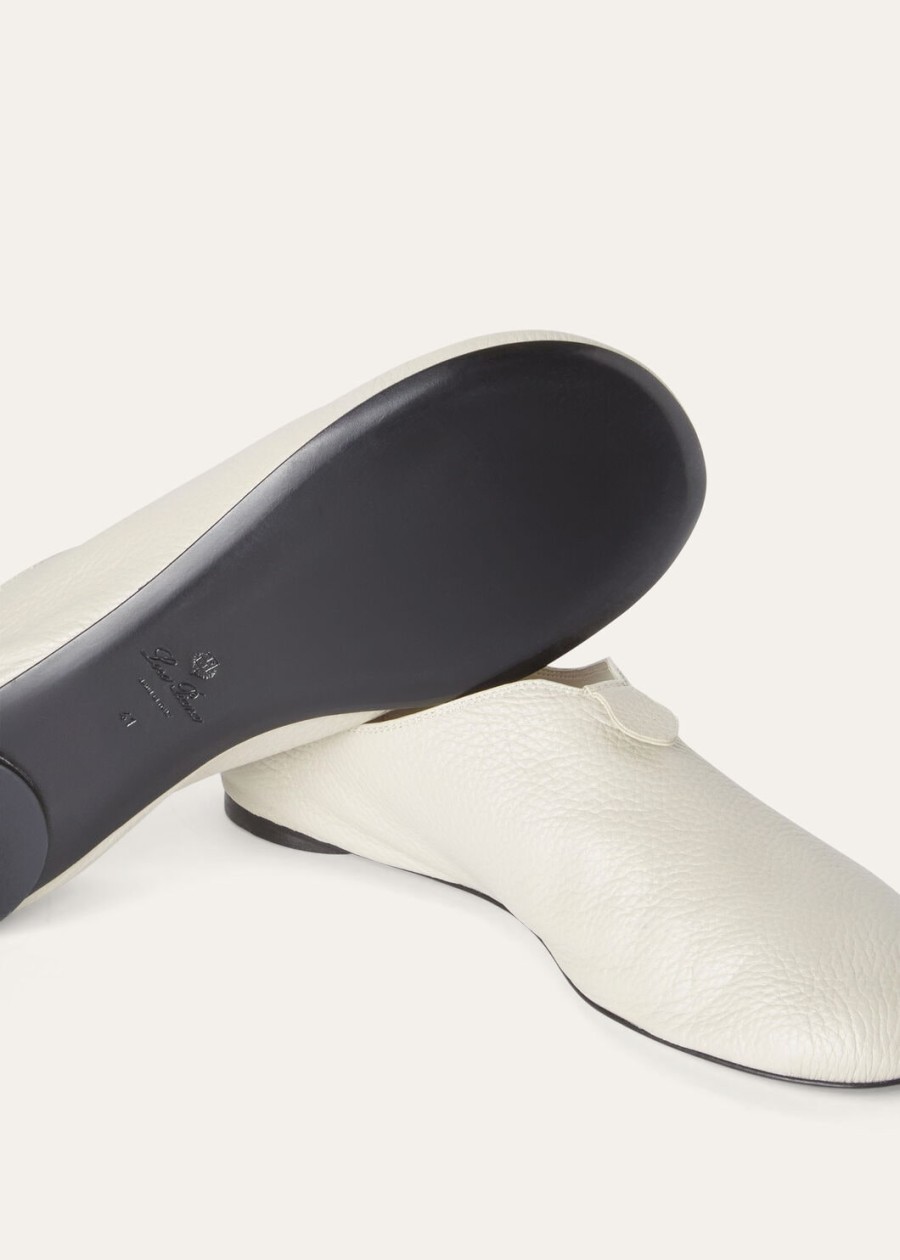 furscuri en crèmekleurige suède platte loafers