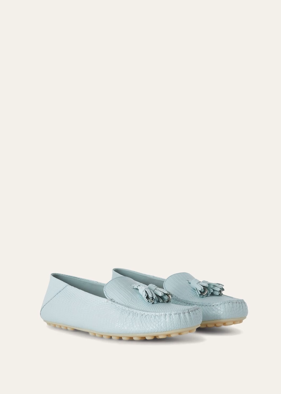 Mocassins van hagedissenleer met stippenzool in de kleur azuurblauw en saffier.