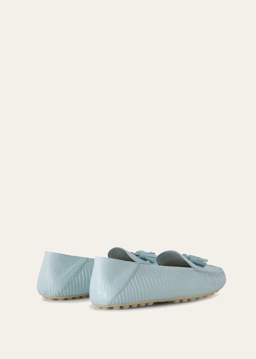 Mocassins van hagedissenleer met stippenzool in de kleur azuurblauw en saffier.