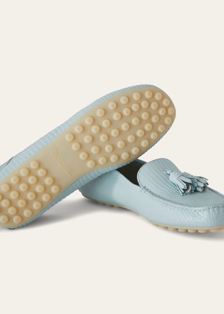 Mocassins van hagedissenleer met stippenzool in de kleur azuurblauw en saffier.