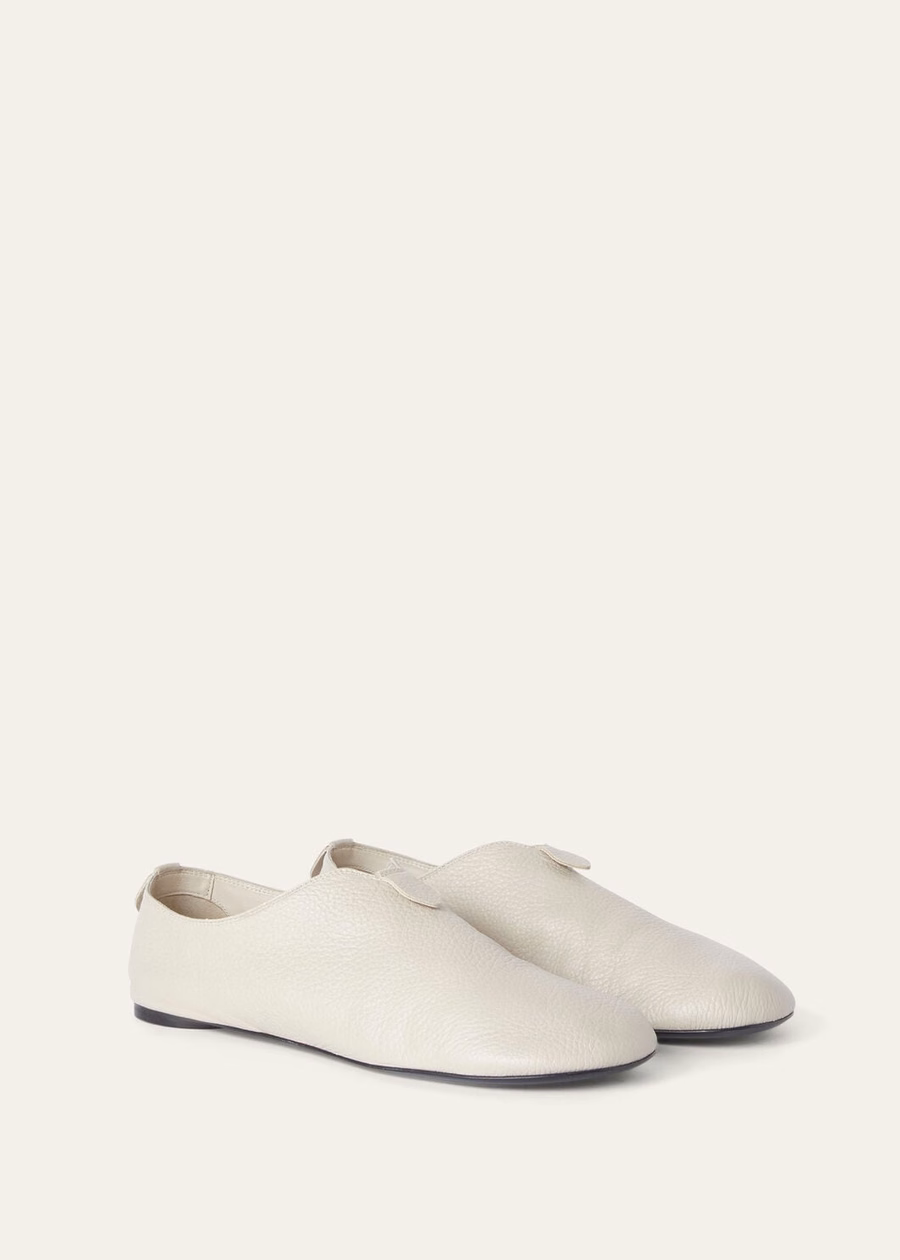 Furscuri en crèmekleurige suède platte loafers