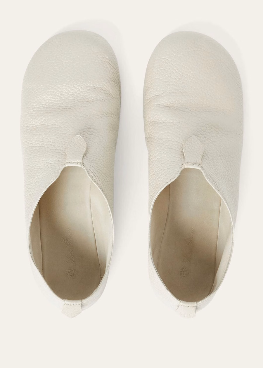 Furscuri en crèmekleurige suède platte loafers