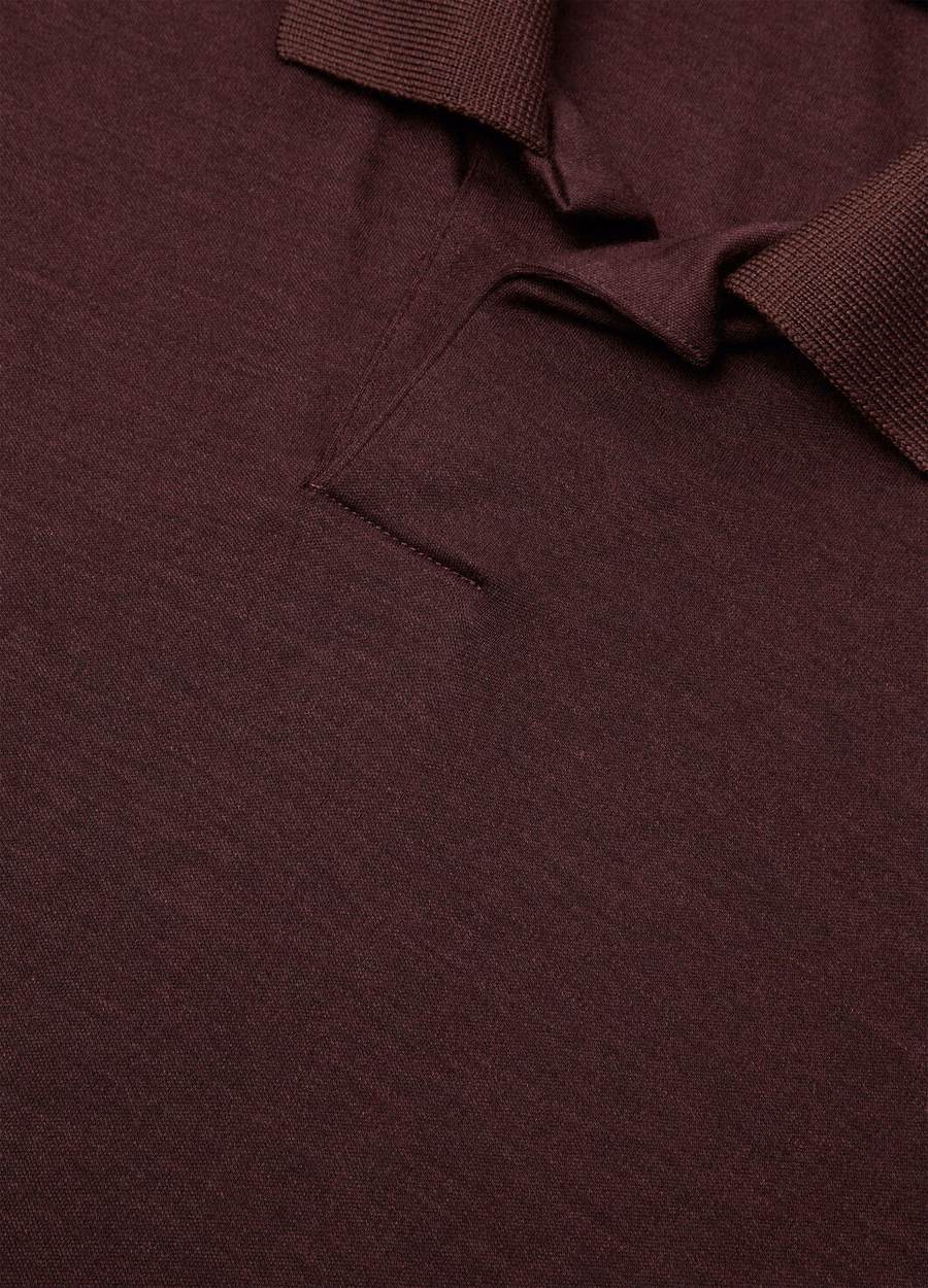 Open poloshirt van zijde en kasjmier, donker bordeauxrood.