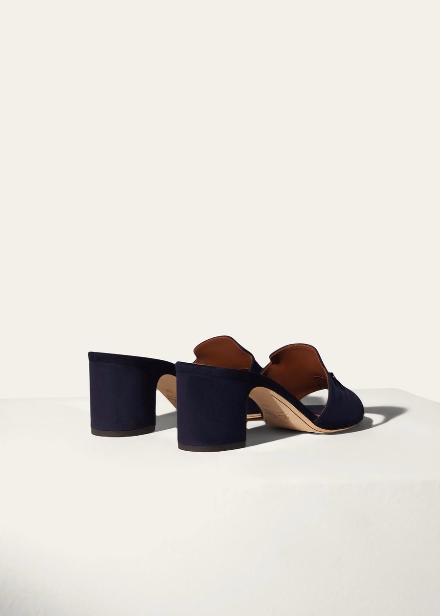 Zomerse Charms sandalen van geitenleer in marineblauw