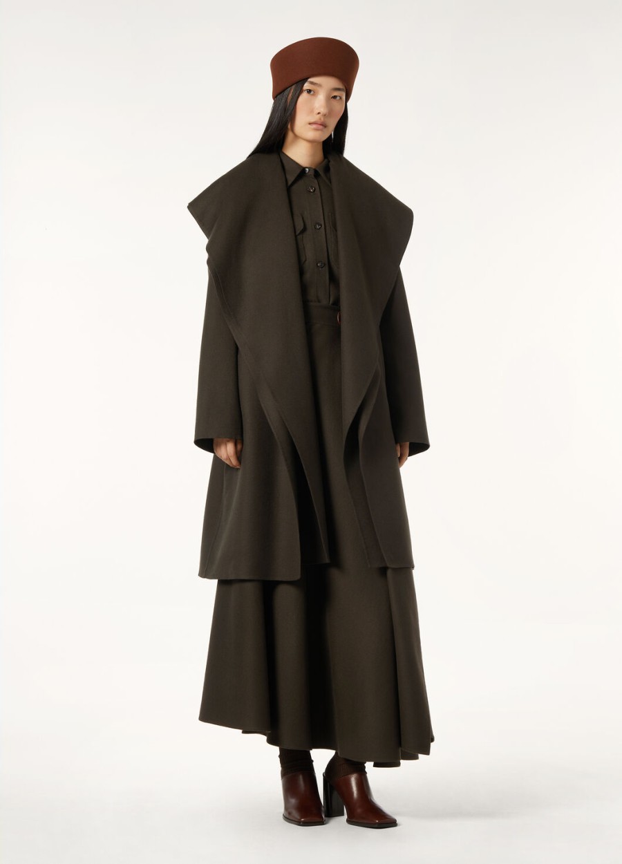 violet royal lightness pin zwarte rok