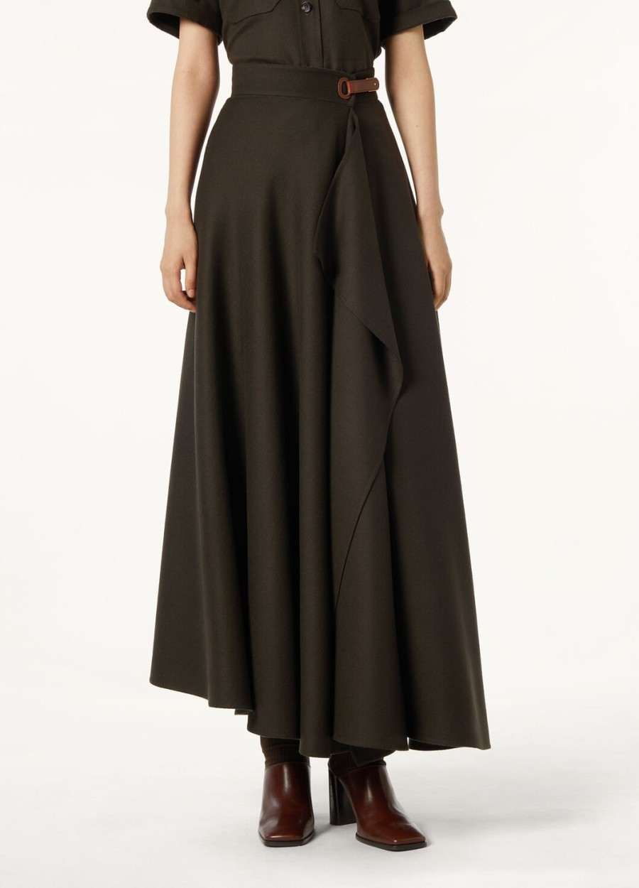 violet royal lightness pin zwarte rok