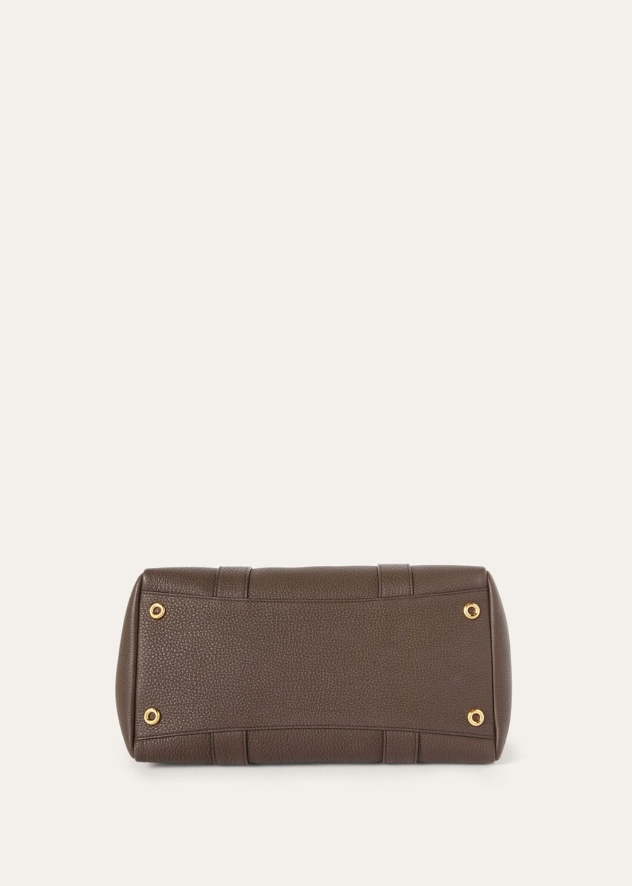 loom bag l32 van generfd kalfsleer donkerbruinzonnegoudkleurig.