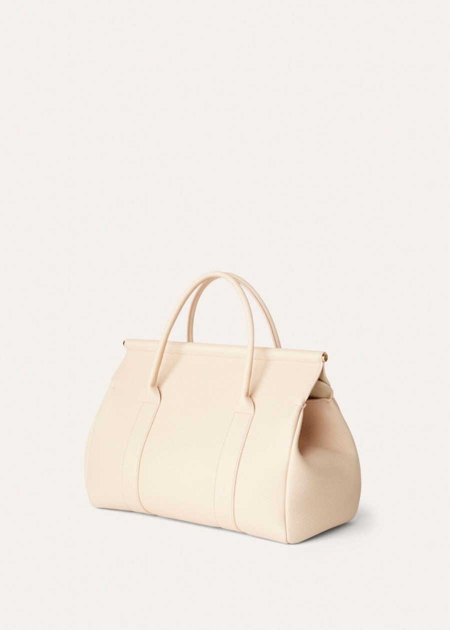 loom bag l32 van generfd kalfsleer crèmekleurig honingzonnegoud.