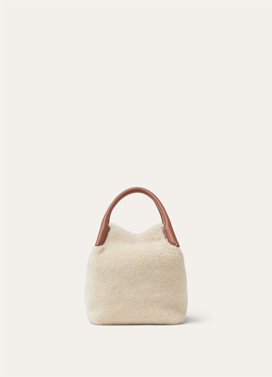 kleine tas van zijde en kasjmier in de kleuren oud papierkaramelsuikerzonnegoud.