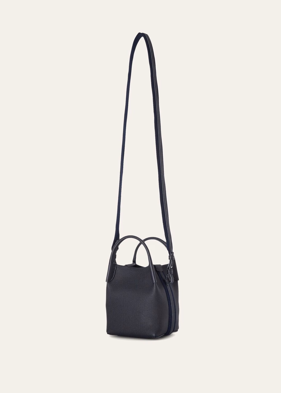 Micro Bale Bag van generfd kalfsleer, marineblauw